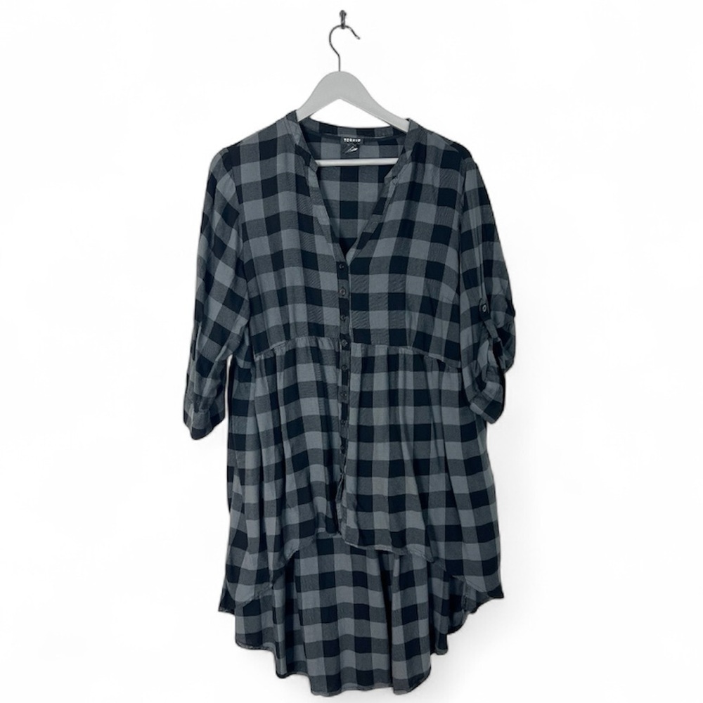 Torrid Womens sz 1 Dylan Gray Black Plaid Tunic Hi-Low Blouse Top 3/4 sleeve